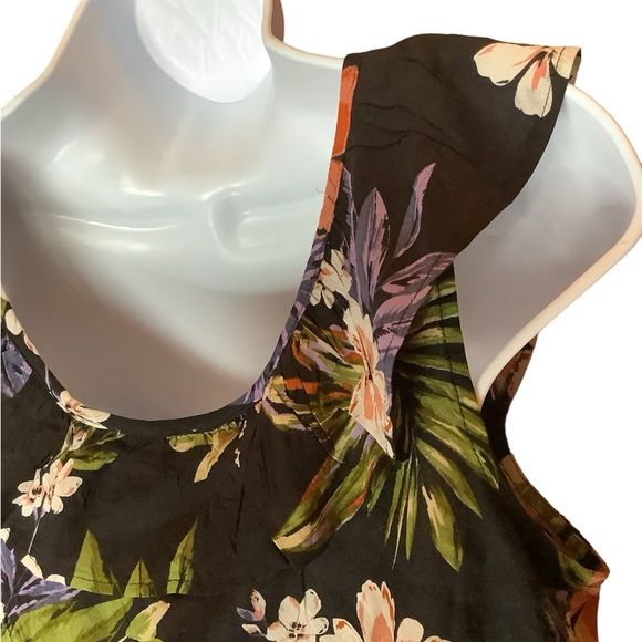 Patrons of peace sleeveless top - Picture 4 of 10